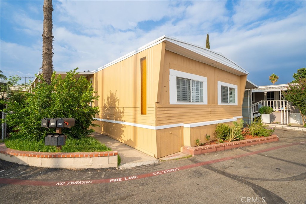 Manufactured In Park for sale at 250 N Linden Avenue 124, Rialto CA featuring 4 beds and 2 baths