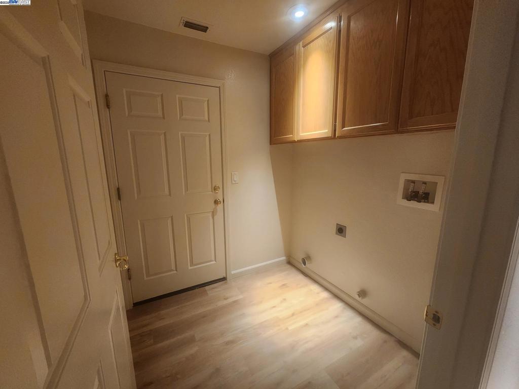 Residential Lease for rent at 1536 CORTE REINA CMN, Livermore CA featuring 3 beds and 2 baths