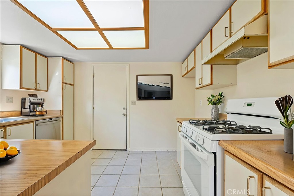 Residential for sale at 1700 E Avenue Q14 # 8, Palmdale CA featuring 2 beds and 1 bath