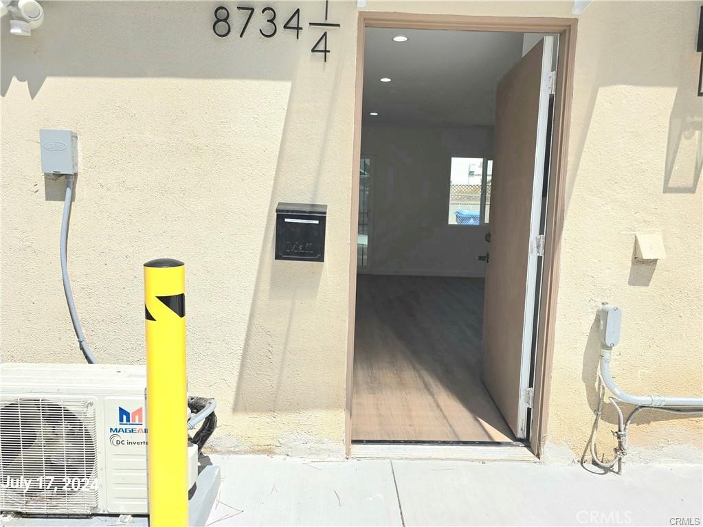 Residential Lease for rent at 8734 1/4 Ramsgate Avenue, Los Angeles, Los Angeles County CA and 1 bath