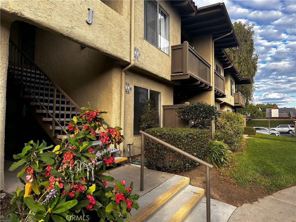 Residential for sale at 1345 Cabrillo Park J11, Santa Ana CA featuring 1 bed and 1 bath