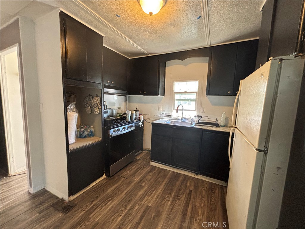 Manufactured In Park for sale at 430 N Palm 102, Hemet CA featuring 2 beds and 2 baths