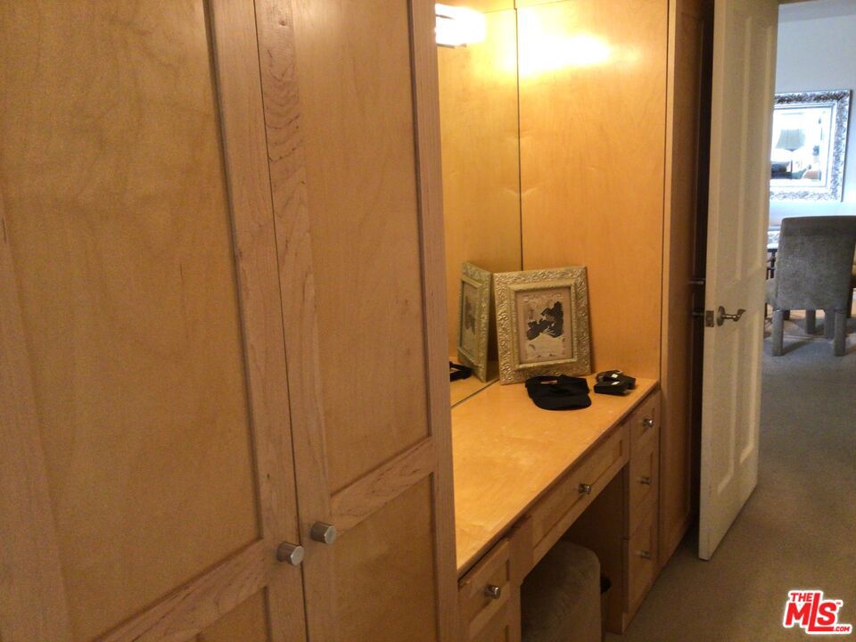 Residential Lease for rent at 415 Montana Avenue 306, Santa Monica, Los Angeles County CA featuring 2 beds and 2 baths