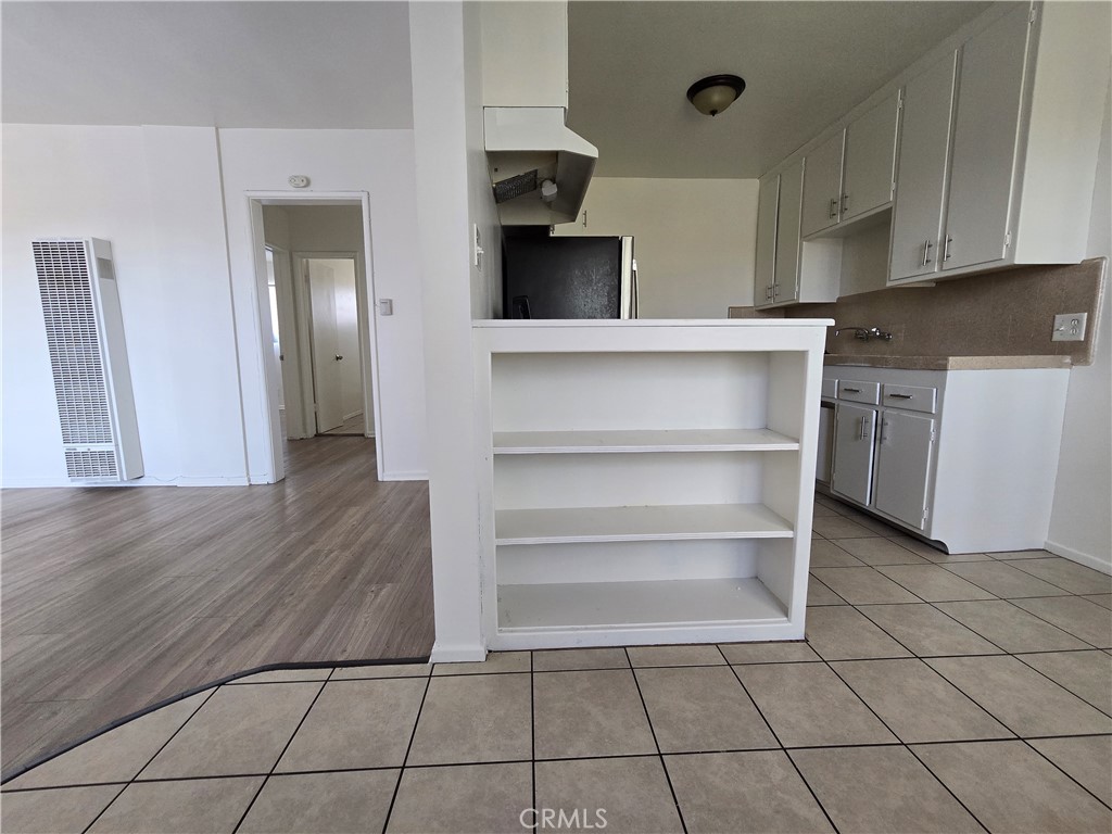 Residential Lease for rent at 1834 Pine Avenue 5, Long Beach, Los Angeles County CA featuring 2 beds and 1 bath