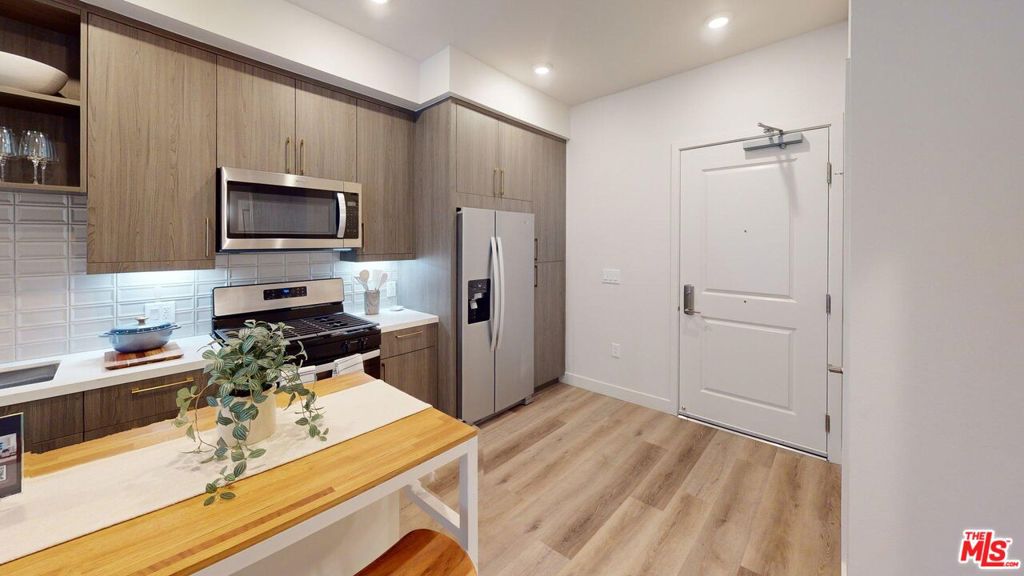 Residential Lease for rent at 1340 S Hill Street PH723, Los Angeles, Los Angeles County CA and 1 bath