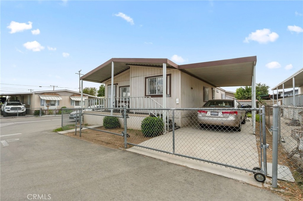 Manufactured In Park for sale at 10701 Cedar 112, Bloomington CA featuring 3 beds and 2 baths