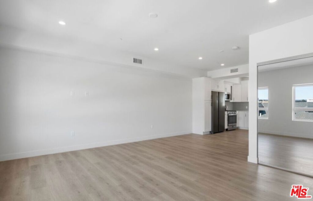 Residential Lease for rent at 2336 Westwood Boulevard 202, Los Angeles, Los Angeles County CA and 1 bath