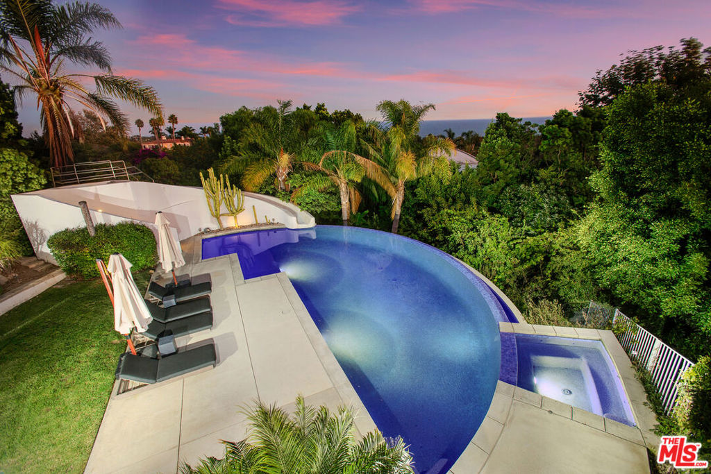 Residential Lease for rent at 27454 Winding Way, Malibu CA featuring 6 beds and 10 baths