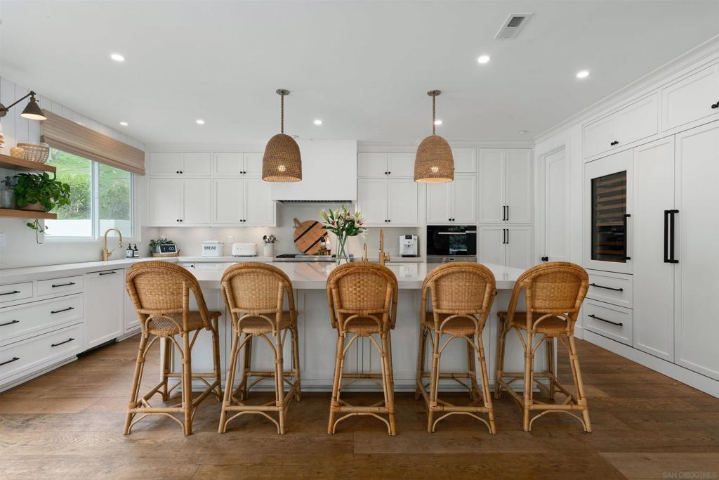 Residential Lease for rent at 427 El Sueno, Solana Beach CA featuring 6 beds and 8 baths