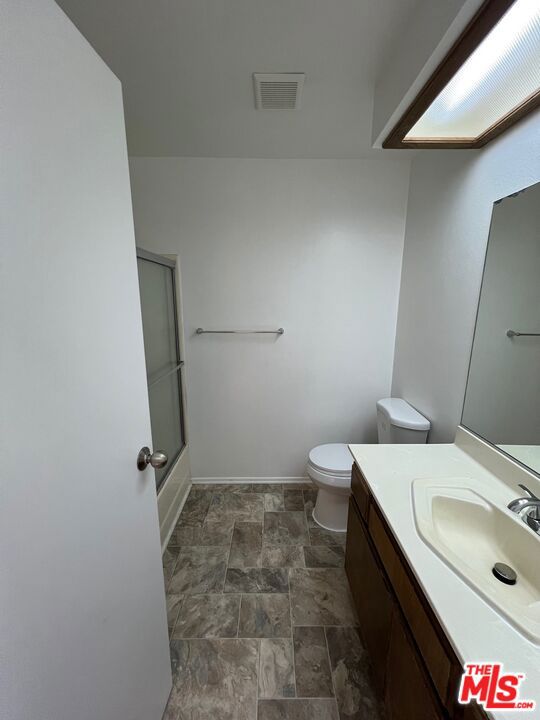 Residential Lease for rent at 1114 W 155th Street B, Gardena CA featuring 2 beds and 2 baths