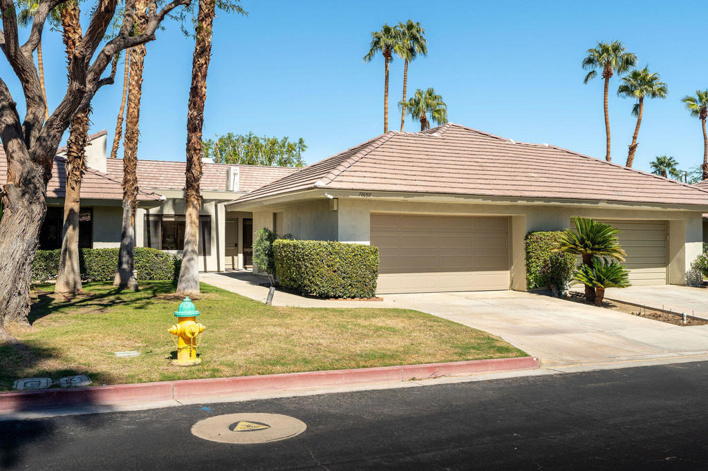 Residential for sale at 78092 Calle Norte, La Quinta CA featuring 2 beds and 2 baths