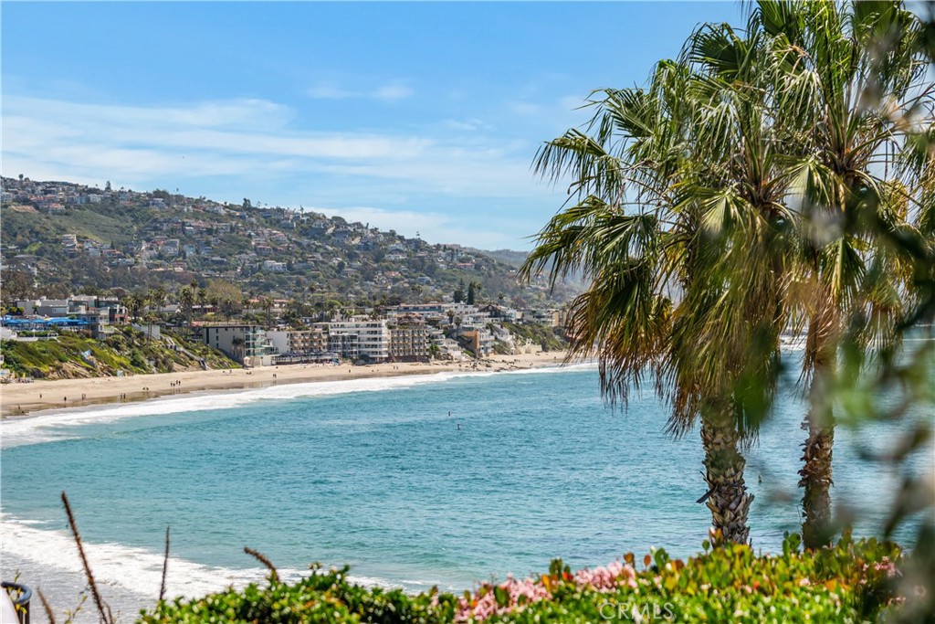 Residential Lease for rent at 274 Cliff Drive 4, Laguna Beach CA featuring 1 bed and 1 bath