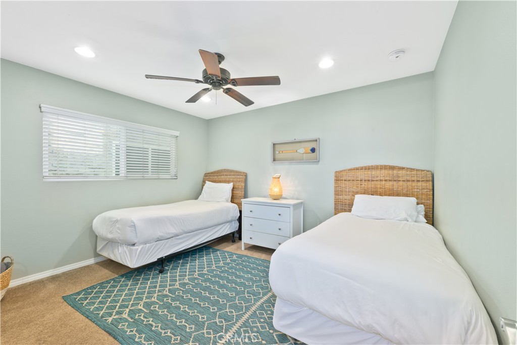 Residential Lease for rent at 119 46th St "Lower", Newport Beach CA featuring 2 beds and 1 bath