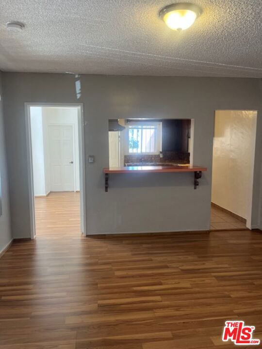 Residential Lease for rent at 4281 S Hobart Boulevard, Los Angeles, Los Angeles County CA featuring 2 beds and 1 bath