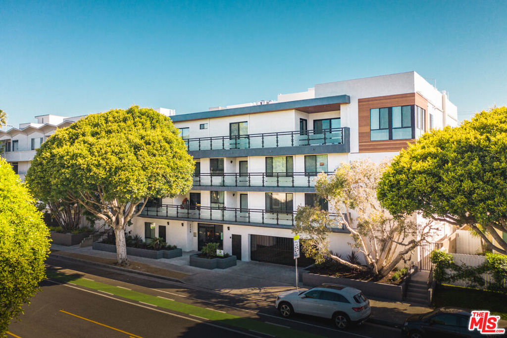 Residential Income for sale at 1115 14th Street, Santa Monica CA featuring 44 beds and 43 baths