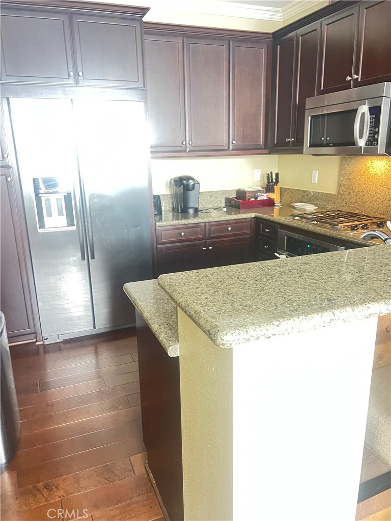 Residential Lease for rent at 16 Compass, Aliso Viejo CA featuring 2 beds and 3 baths