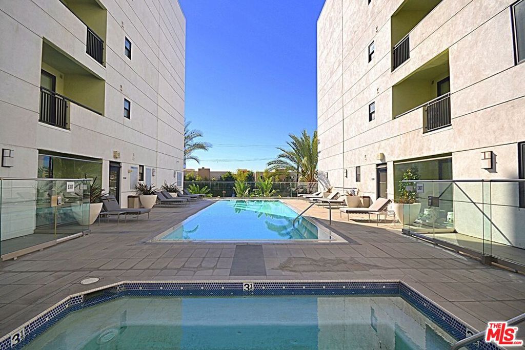 Residential Lease for rent at 1234 Wilshire Boulevard 318, Los Angeles, Los Angeles County CA featuring 1 bed and 1 bath