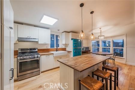 Manufactured In Park for sale at 21752 15A Pacific Coast, Huntington Beach CA featuring 3 beds and 2 baths