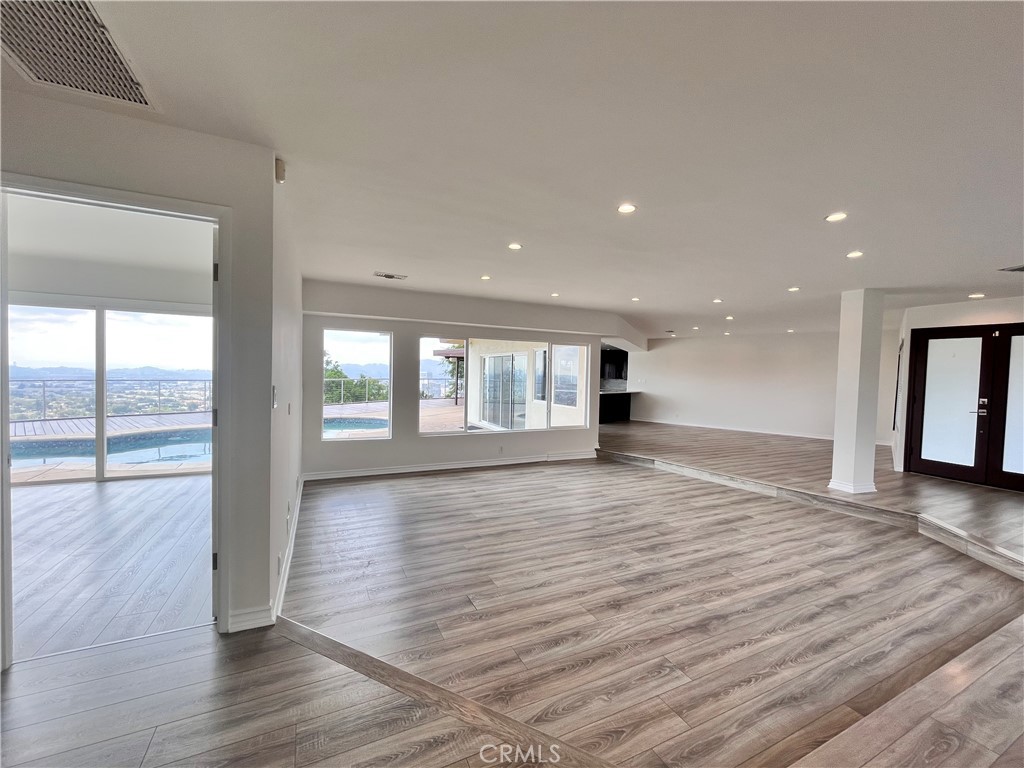 Residential Lease for rent at 881 Harrington, Glendale, Los Angeles County CA featuring 3 beds and 3 baths