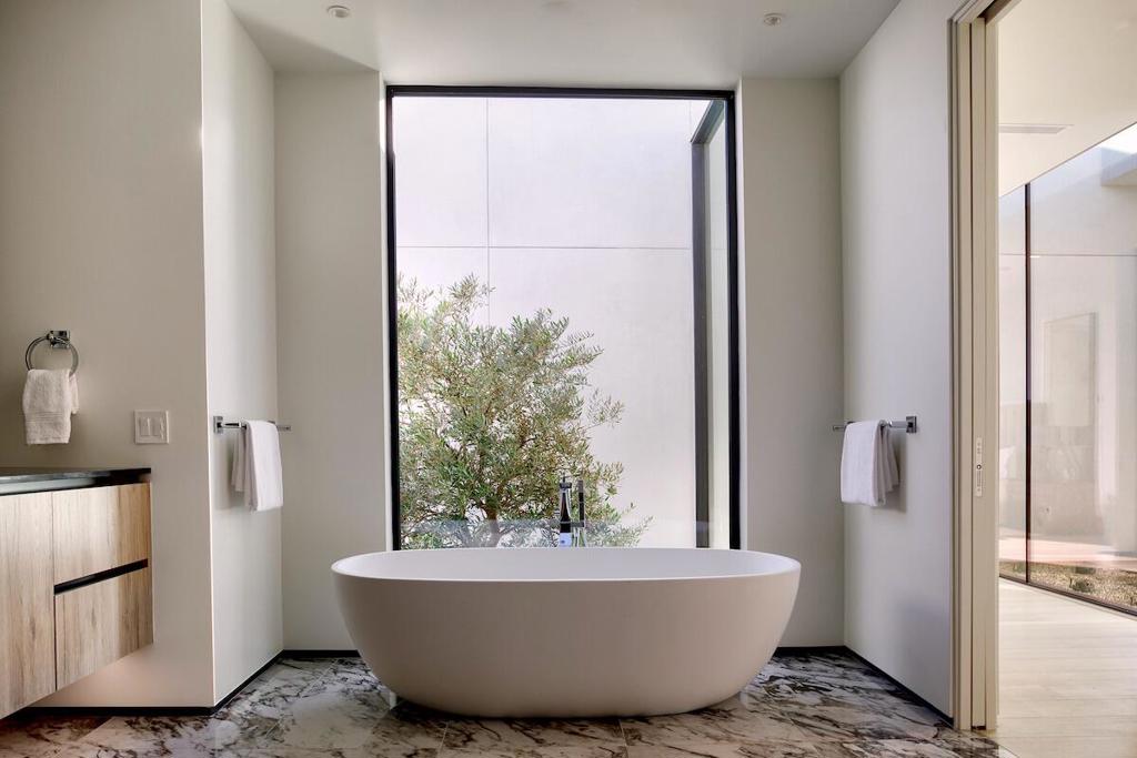 Residential for sale at 14 Via Linea, Rancho Mirage CA featuring 5 beds and 6 baths