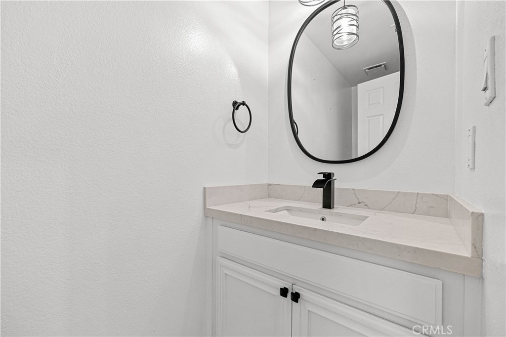 Residential Lease for rent at 1630 S Bentley Avenue 103, Los Angeles, Los Angeles County CA featuring 2 beds and 3 baths