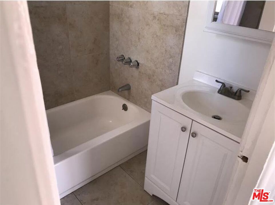 Residential Lease for rent at 246 N Alvarado Street, Los Angeles, Los Angeles County CA featuring 1 bed and 1 bath