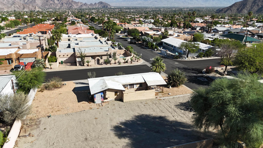 Residential for sale at 77643 Temecula, La Quinta CA featuring 2 beds and 1 bath