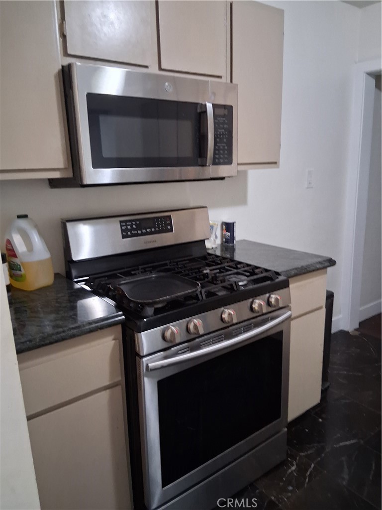 Single Family Residence for sale at 270 E Heath Lane, Long Beach, CA featuring 2 beds and 2 baths