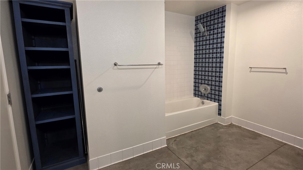 Residential Lease for rent at 835 Locust 521, Long Beach, Los Angeles County CA featuring 1 bed and 1 bath