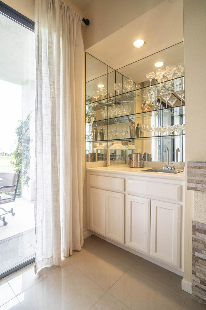 Residential for sale at 55412 Riviera, La Quinta CA featuring 2 beds and 2 baths