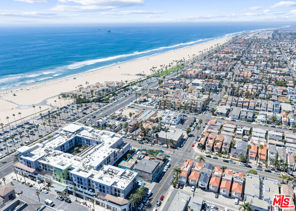 Residential Income for sale at 517 Walnut Avenue, Huntington Beach CA featuring 11 beds and 4 baths