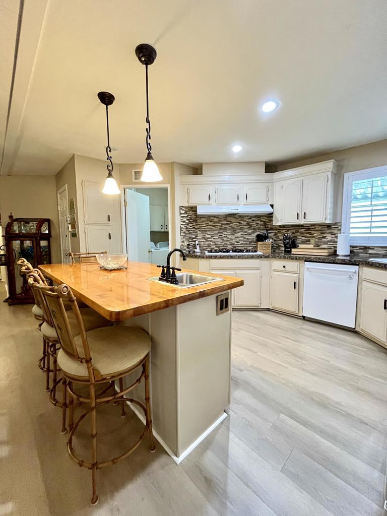 Residential Lease for rent at 39705 Manzanita Drive, Palm Desert CA featuring 2 beds and 2 baths