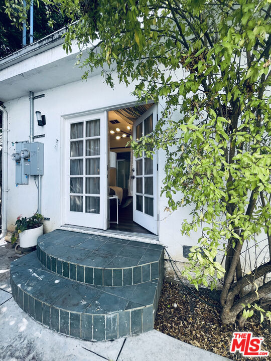 Residential Lease for rent at 1500 Midvale Avenue, Los Angeles, Los Angeles County CA and 1 bath