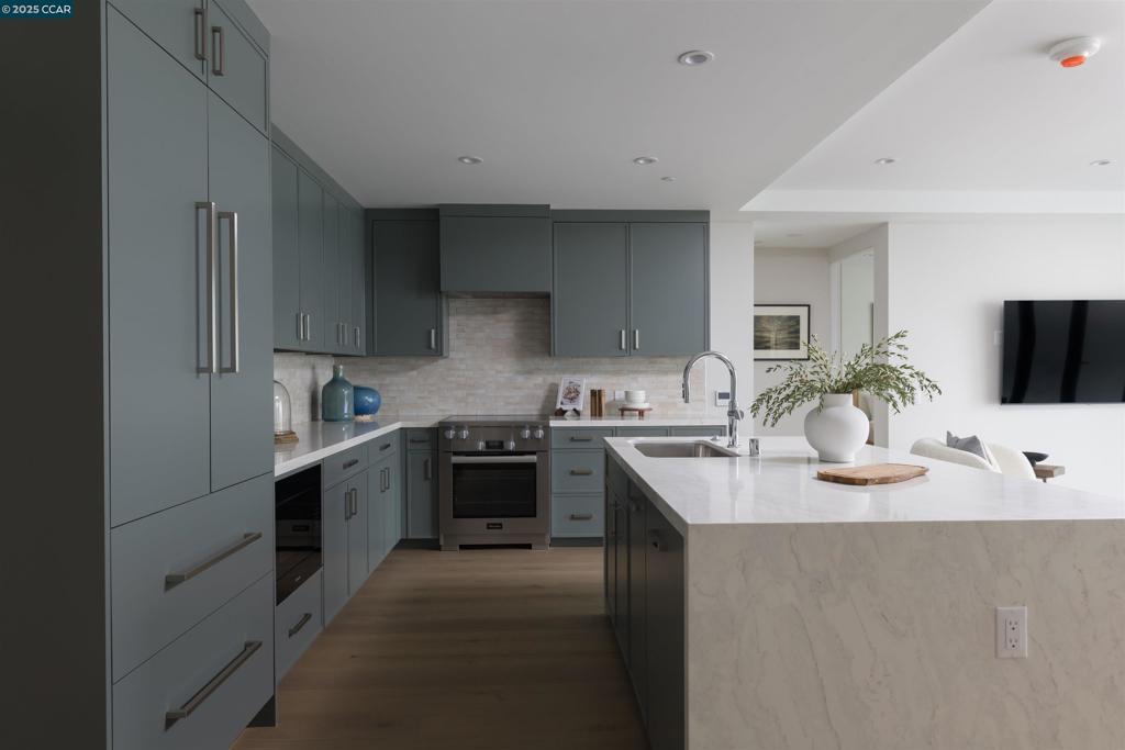 Residential for sale at 375 W El Pintado Rd 323, Danville CA featuring 1 bed and 1 bath