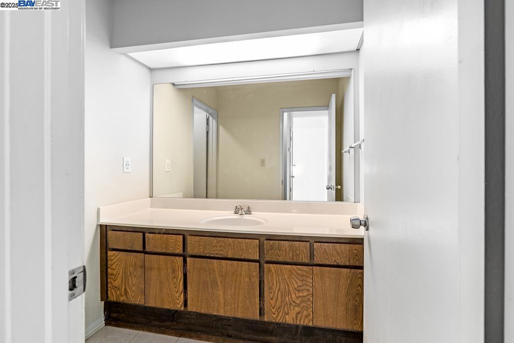 Residential Lease for rent at 1115 Camino Del Valle, Alameda CA featuring 3 beds and 2 baths