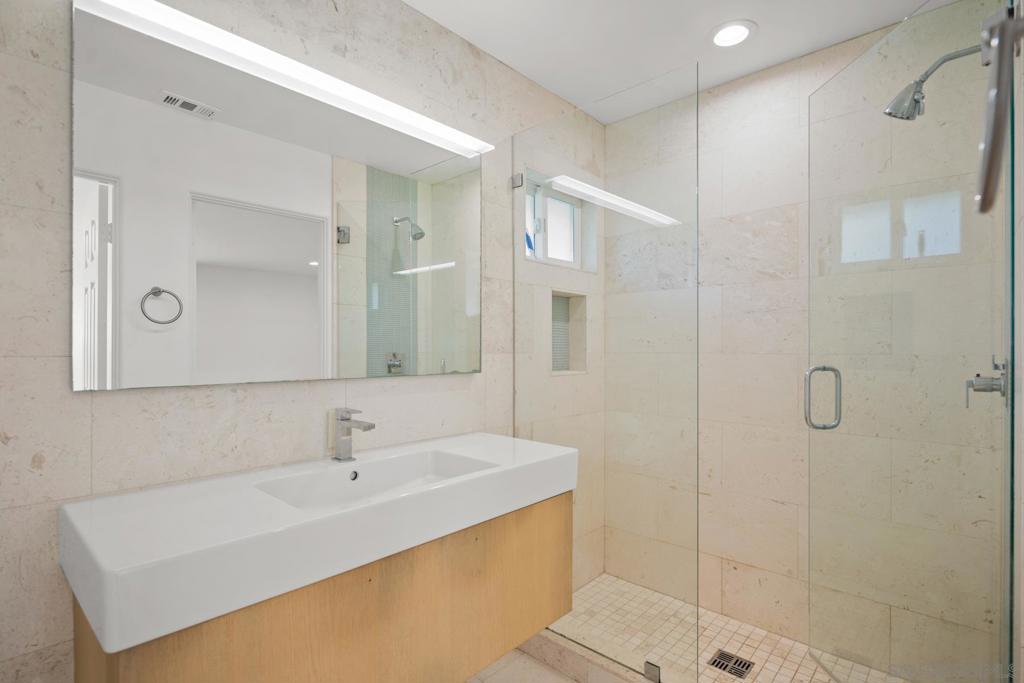 Residential Lease for rent at 2351 Calle Corta, La Jolla, San Diego County CA featuring 4 beds and 5 baths