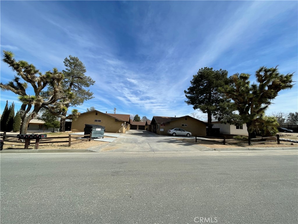 Residential Lease for rent at 7467 Bannock Trail 3, Yucca Valley CA featuring 2 beds and 1 bath