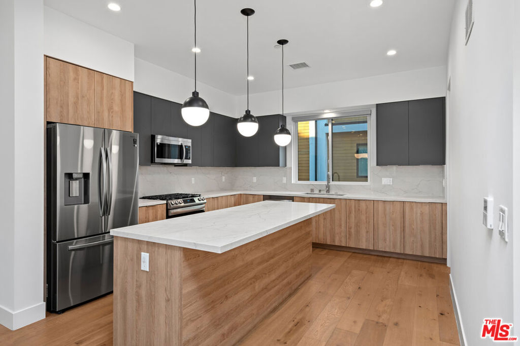 Residential Lease for rent at 5943 Pickford Street, Los Angeles, Los Angeles County CA featuring 3 beds and 4 baths