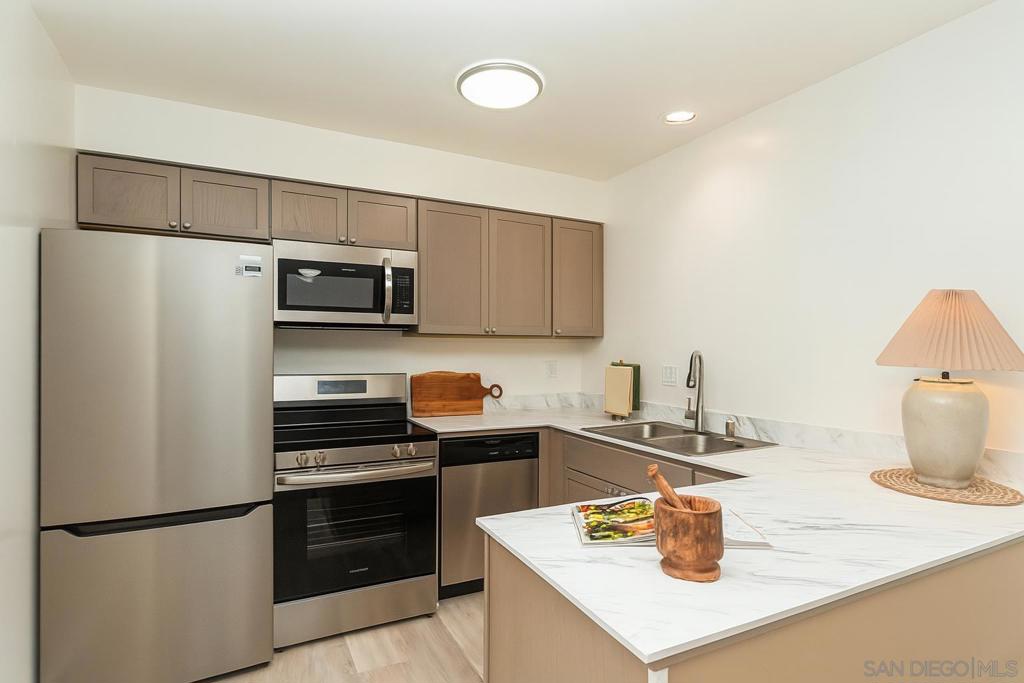 Residential for sale at 4032 Valeta St 319, San Diego CA featuring 2 beds and 1 bath