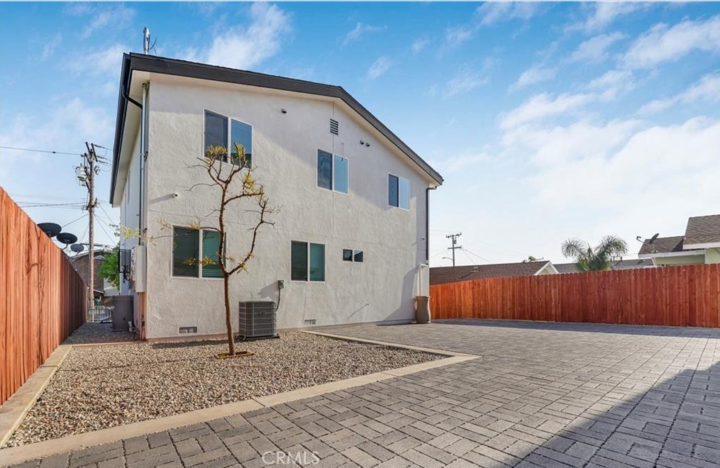 Residential Lease for rent at 3743 Lanfranco Street, Los Angeles, Los Angeles County CA featuring 6 beds and 5 baths