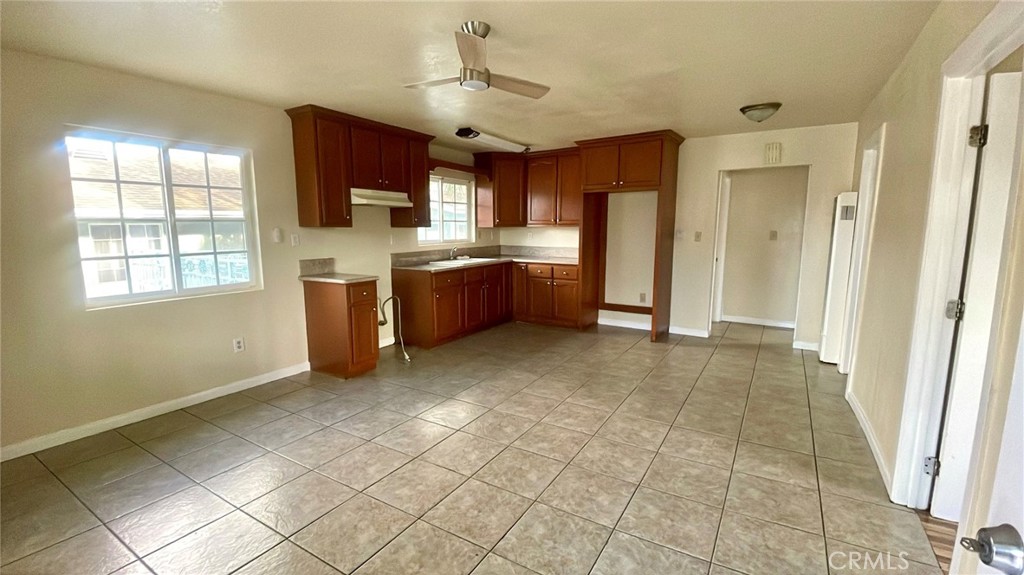 Residential Lease for rent at 1340 W 109 Street 1/2, Los Angeles, Los Angeles County CA featuring 3 beds and 2 baths