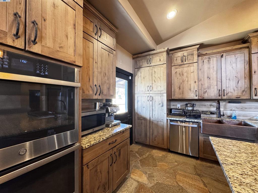 Residential for sale at 2280 Roan Rd, Angels Camp CA featuring 3 beds and 3 baths