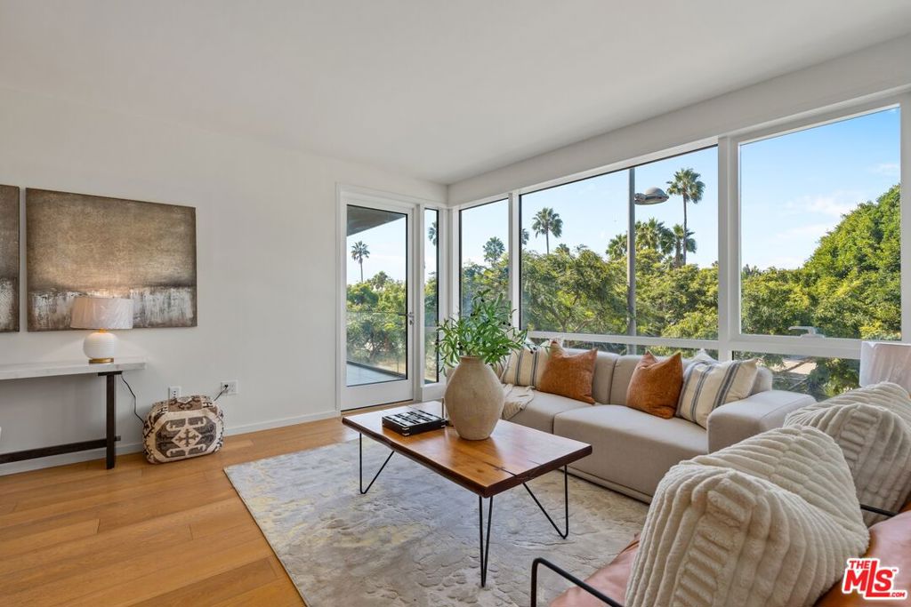 Residential for sale at 1705 Ocean Avenue 206, Santa Monica CA featuring 1 bed and 2 baths