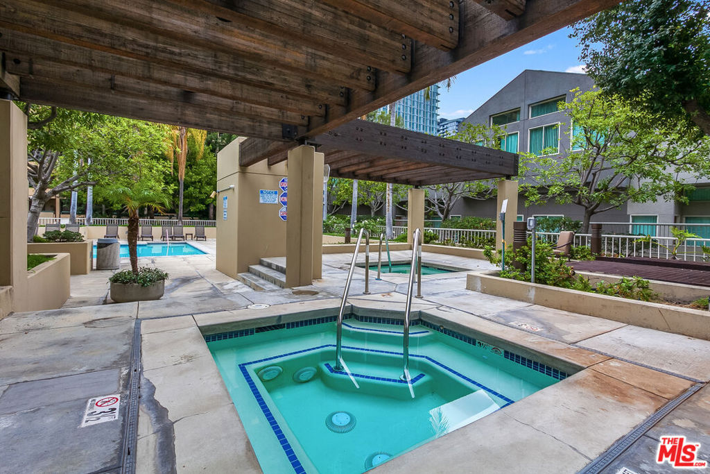 Residential Lease for rent at 600 W 9th Street 805, Los Angeles, Los Angeles County CA featuring 2 beds and 2 baths