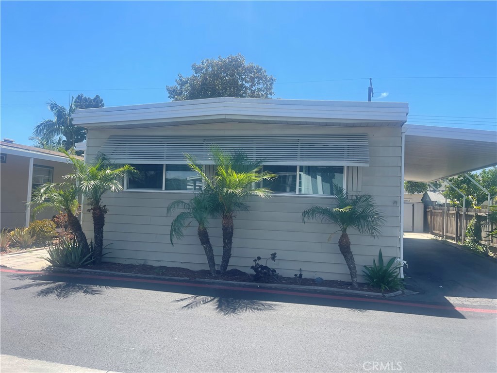 Manufactured In Park for sale at 12861 West 100, Garden Grove CA featuring 3 beds and 2 baths