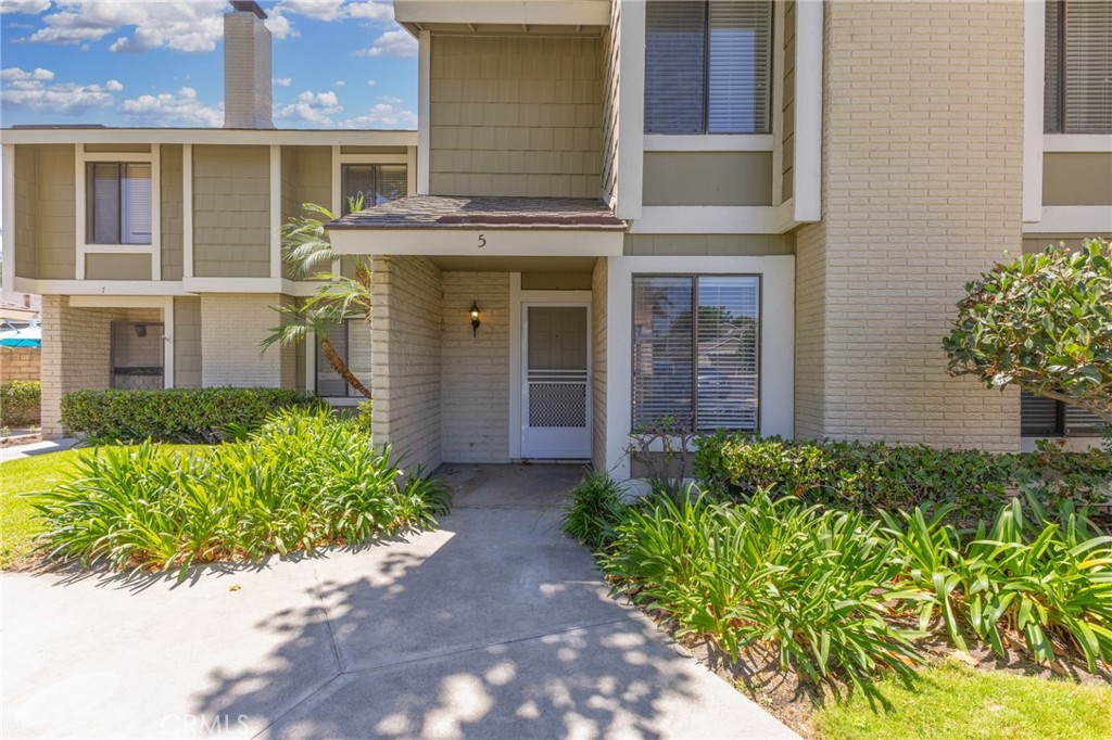 Residential for sale at 5 Locust, Irvine CA featuring 3 beds and 3 baths