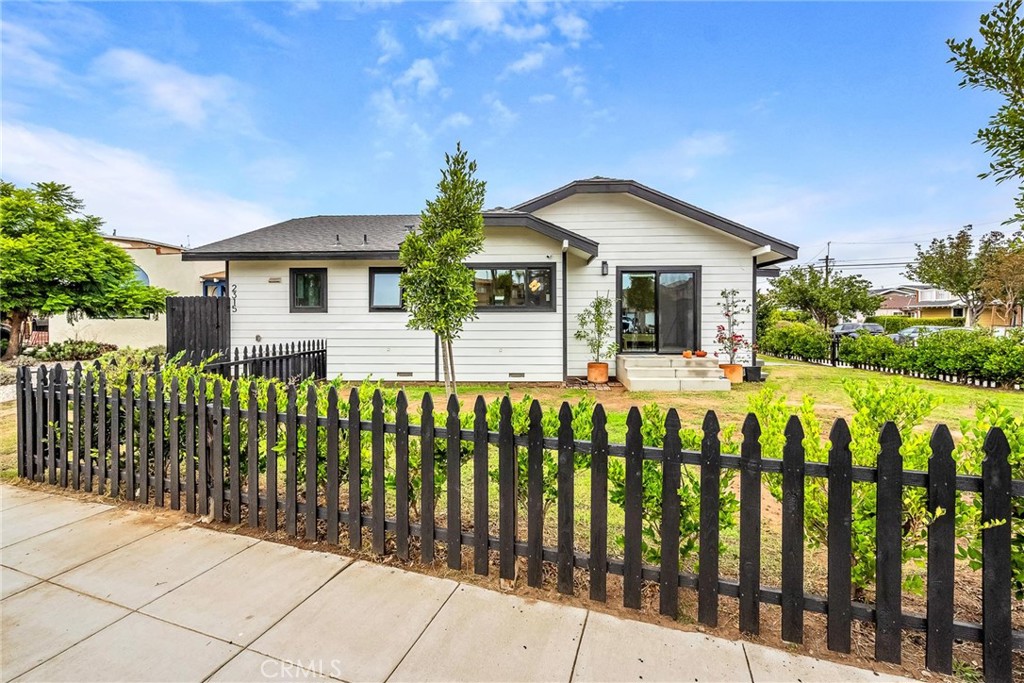 Residential Lease for rent at 2315 Andreo Avenue, Torrance CA and 1 bath