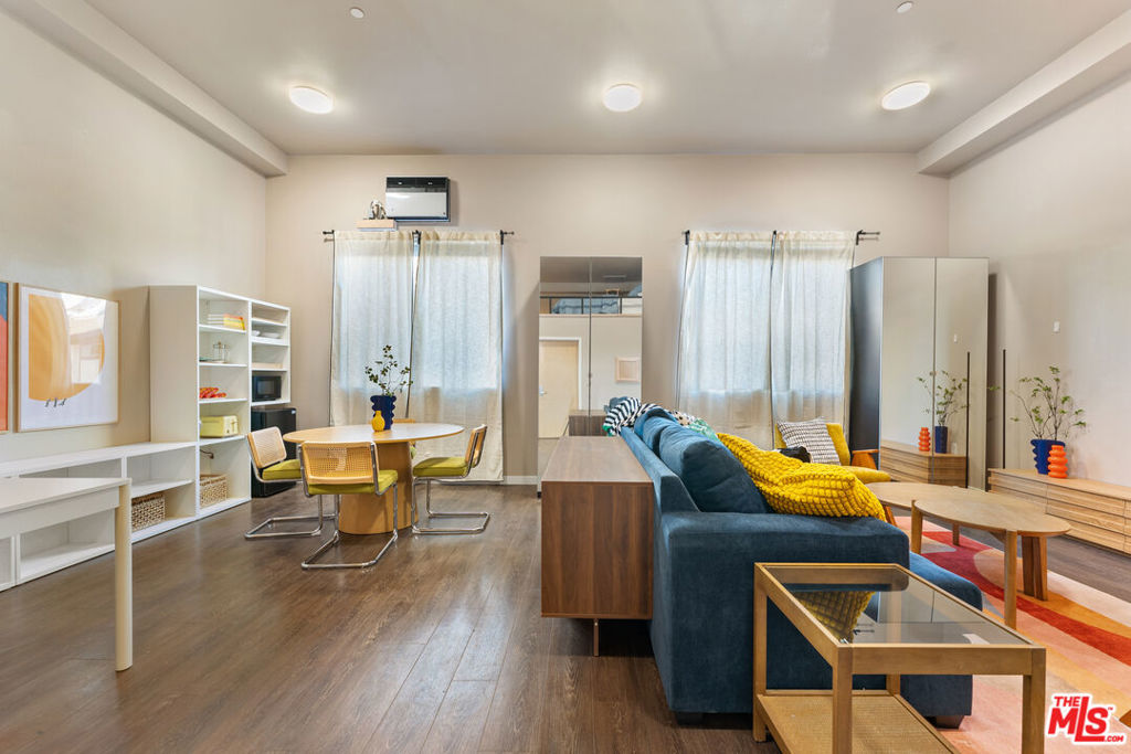 Residential Lease for rent at 630 W 28th Street 4, Los Angeles, Los Angeles County CA featuring 2 beds and 3 baths