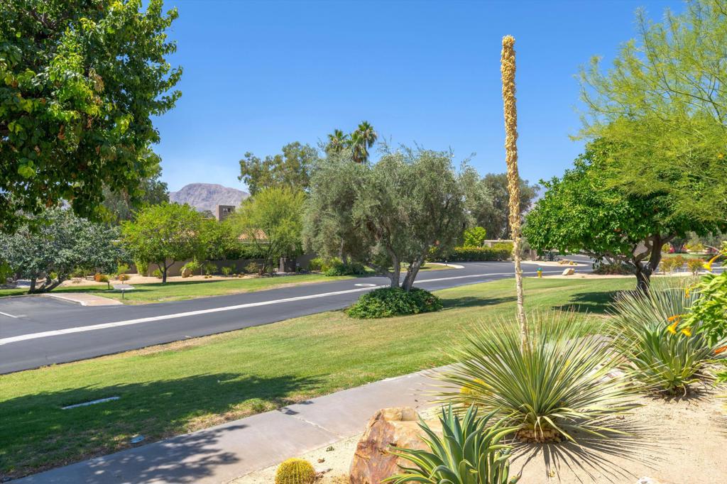 Residential Lease for rent at 522 Desert West Drive, Rancho Mirage CA featuring 2 beds and 2 baths