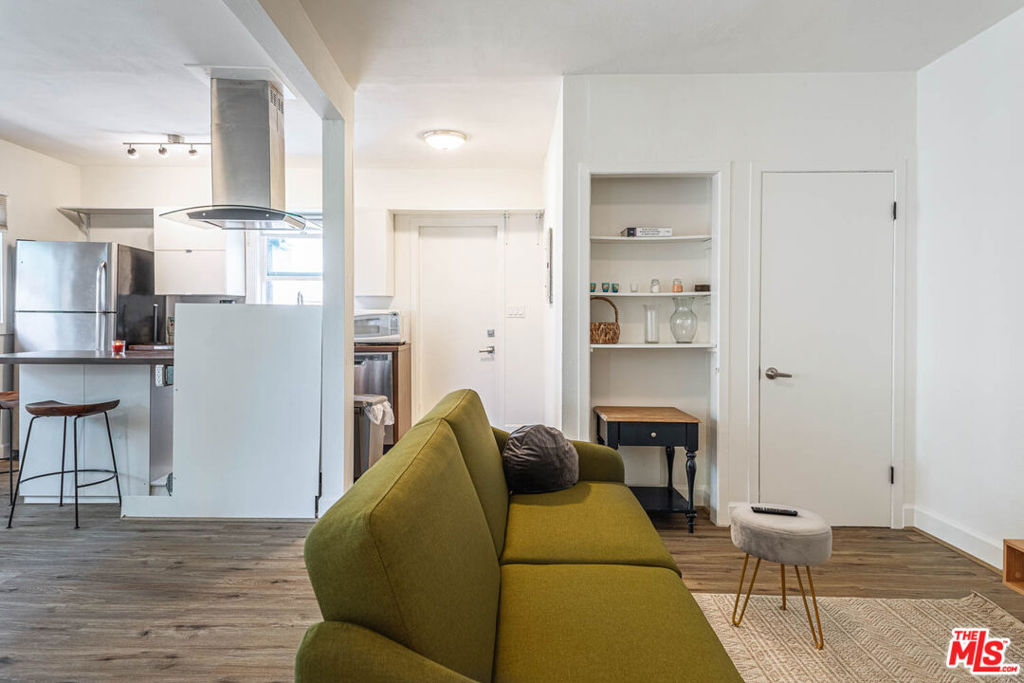 Residential Lease for rent at 4307 Burns Avenue, Los Angeles, Los Angeles County CA featuring 2 beds and 1 bath